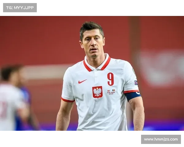 巴萨双星绽放：莱万与队友携手演绎精彩时刻